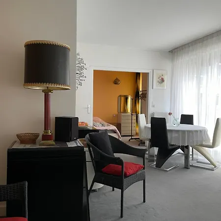 Big With Terrace & Location דירה